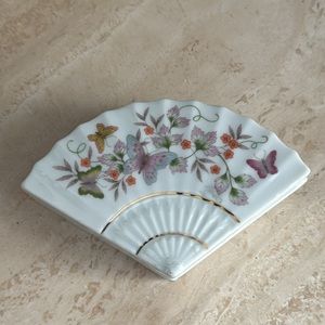 Beautiful Avon 1980 Vintage Porcelain Jewelry Box